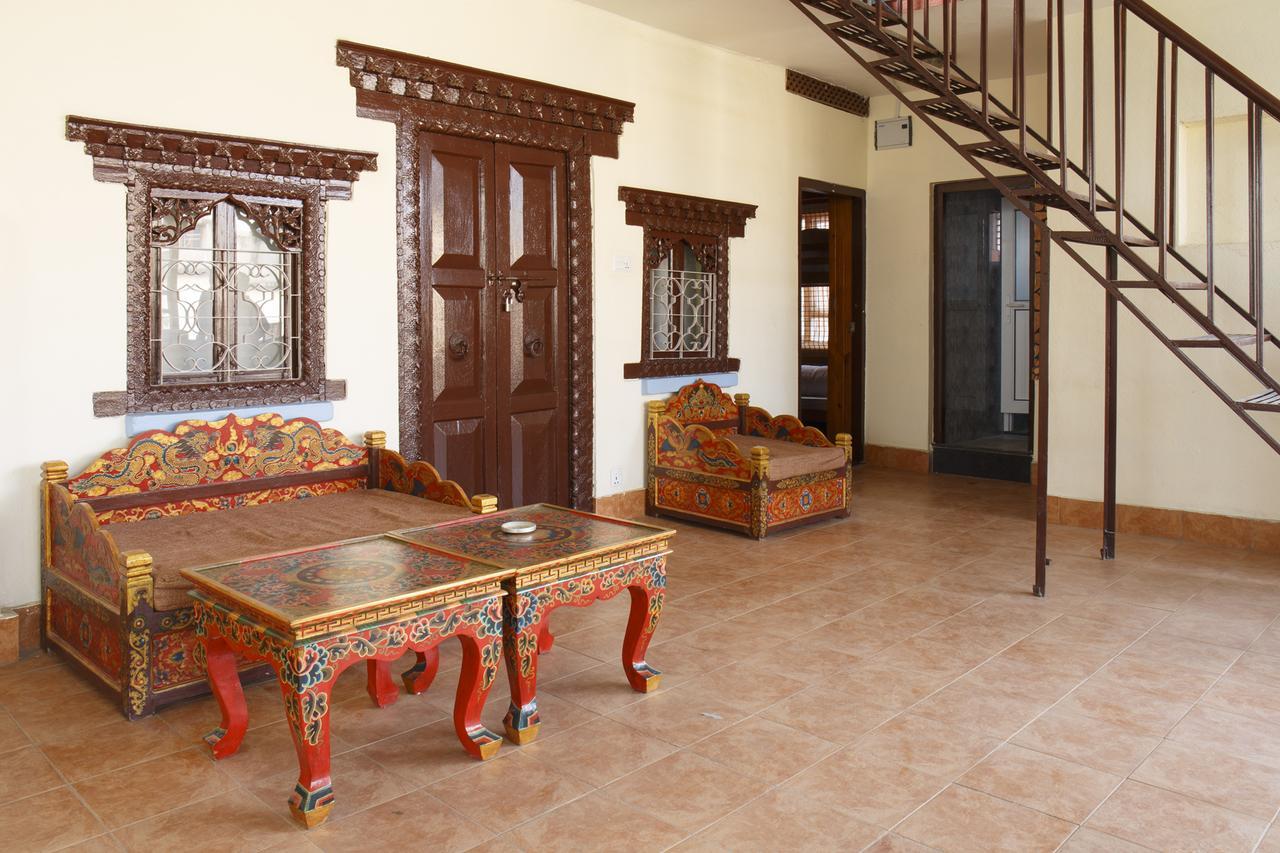 Hostel Milarepa Катманду Екстериор снимка