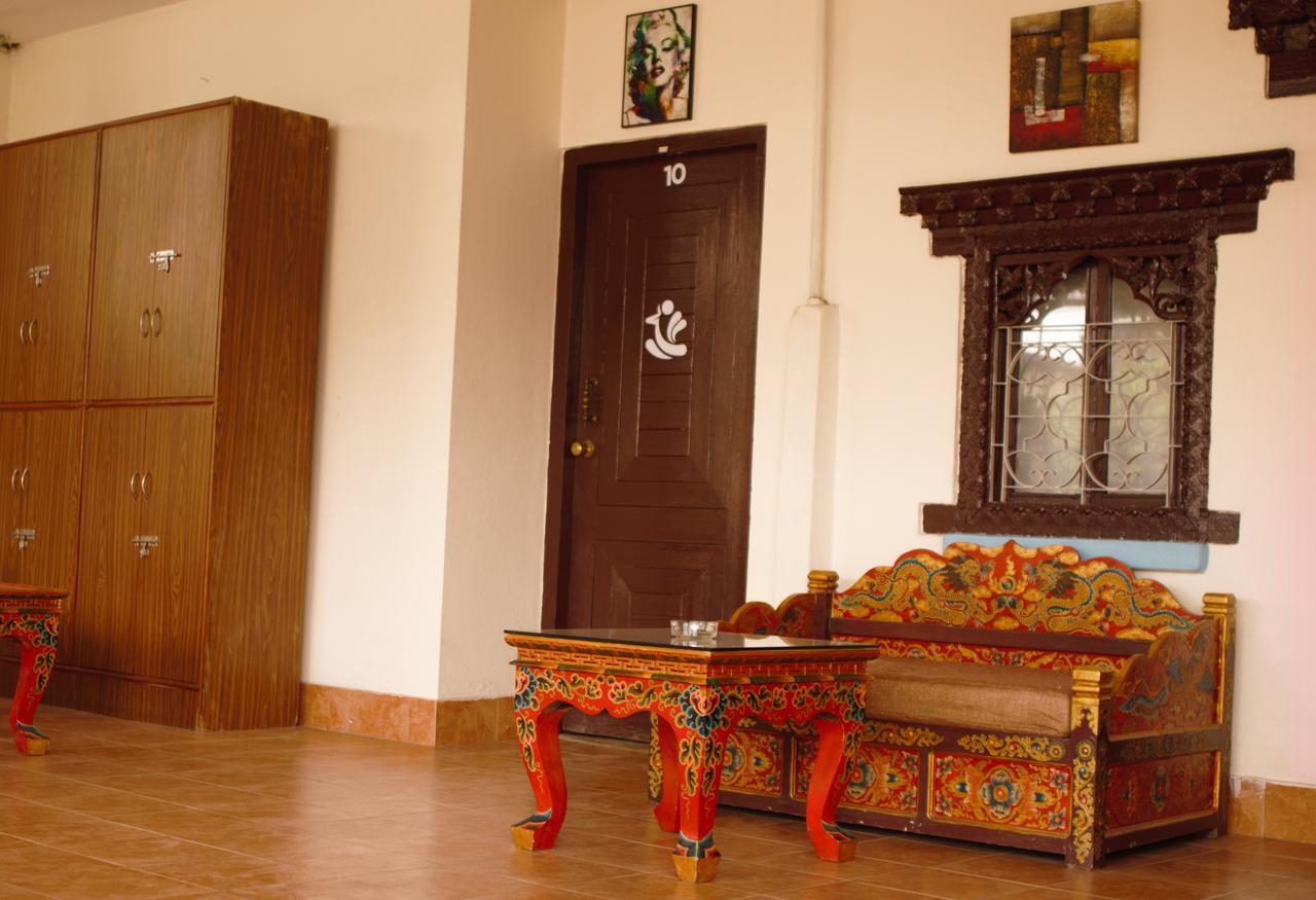Hostel Milarepa Катманду Екстериор снимка