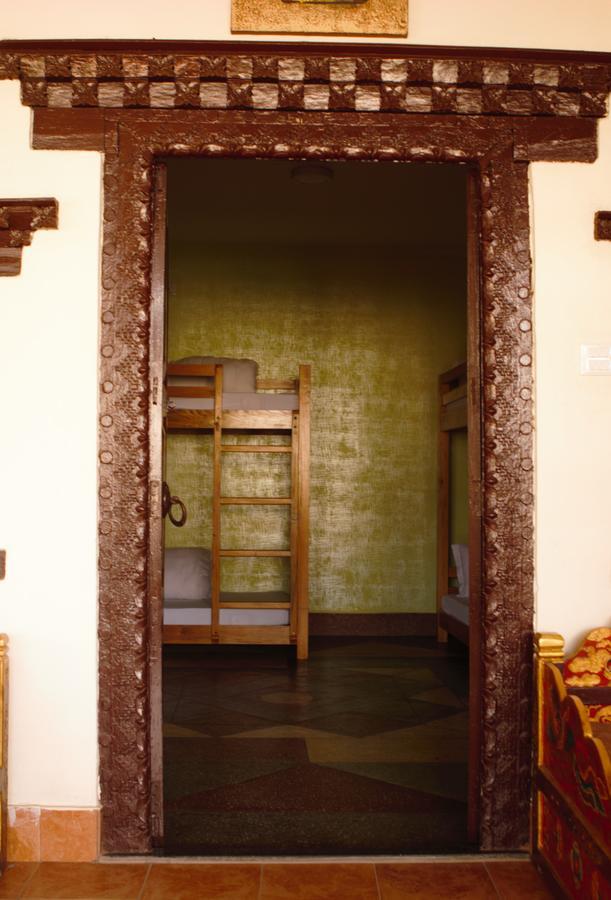 Hostel Milarepa Катманду Екстериор снимка