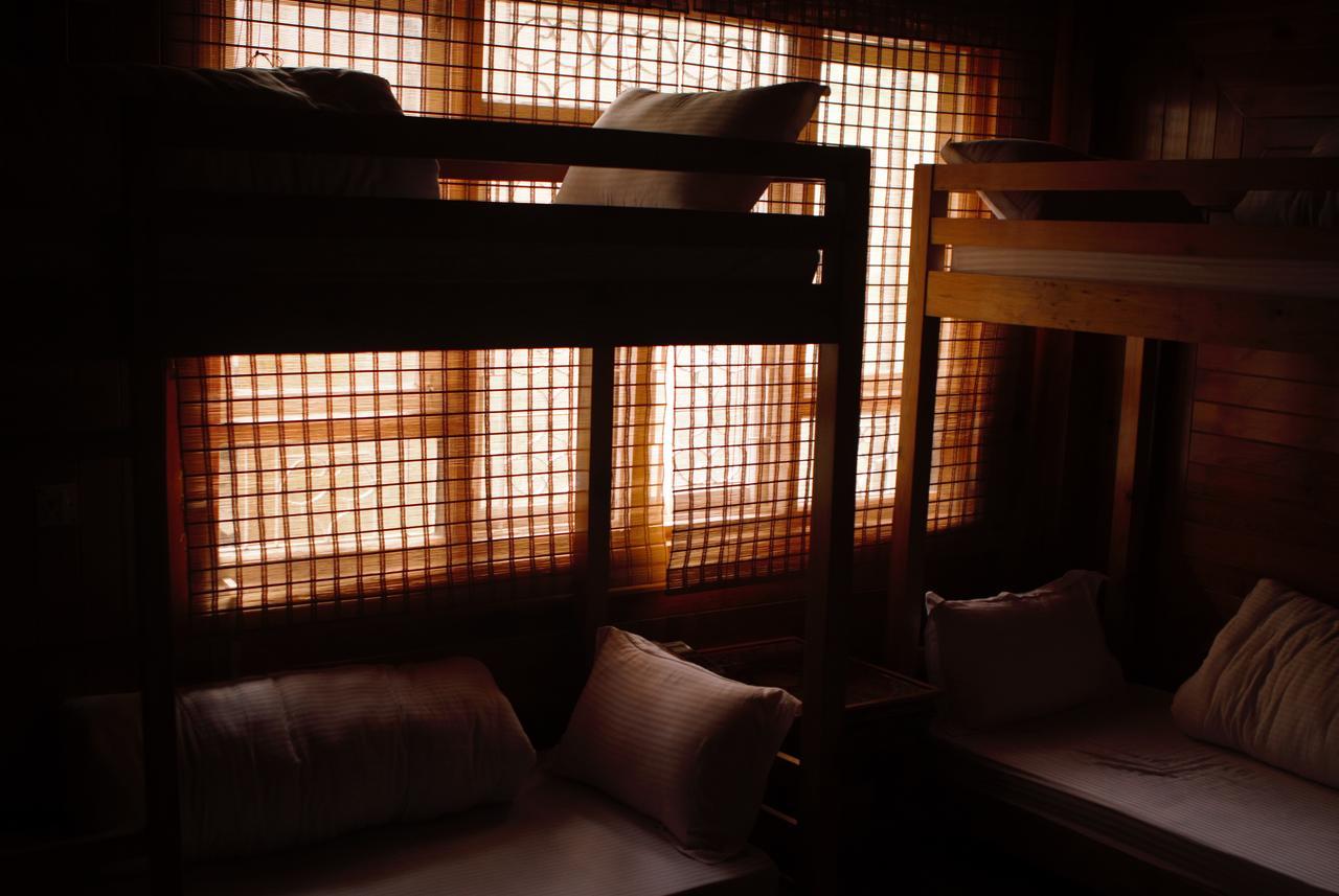 Hostel Milarepa Катманду Екстериор снимка