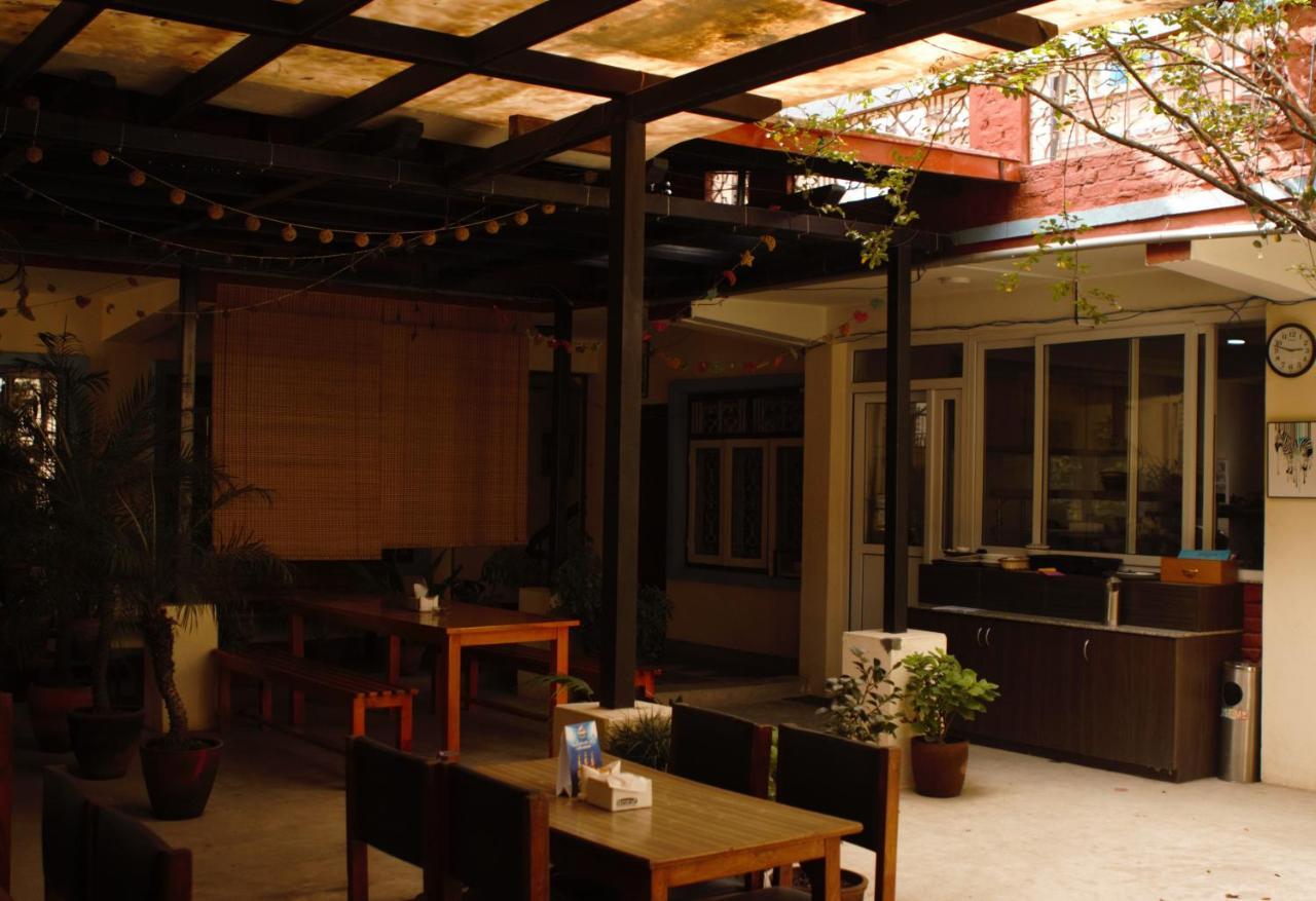 Hostel Milarepa Катманду Екстериор снимка