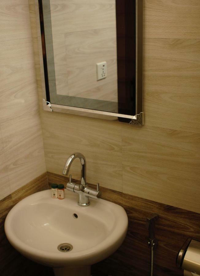 Hostel Milarepa Катманду Екстериор снимка