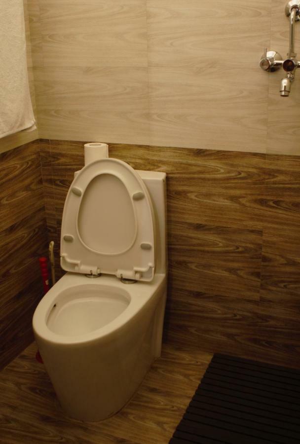 Hostel Milarepa Катманду Екстериор снимка