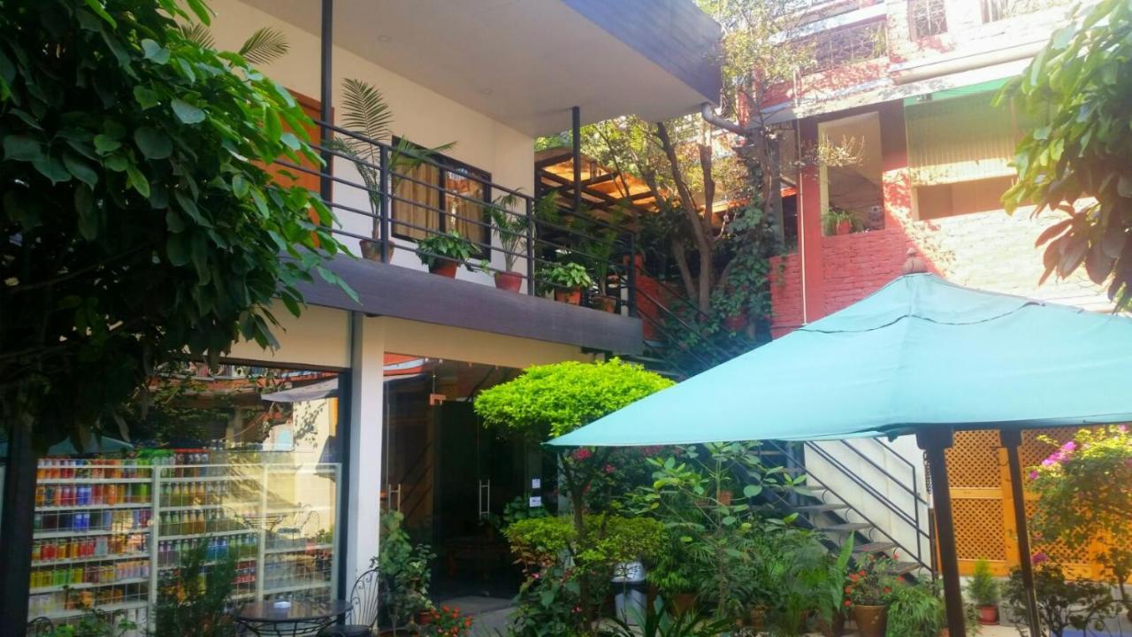 Hostel Milarepa Катманду Екстериор снимка